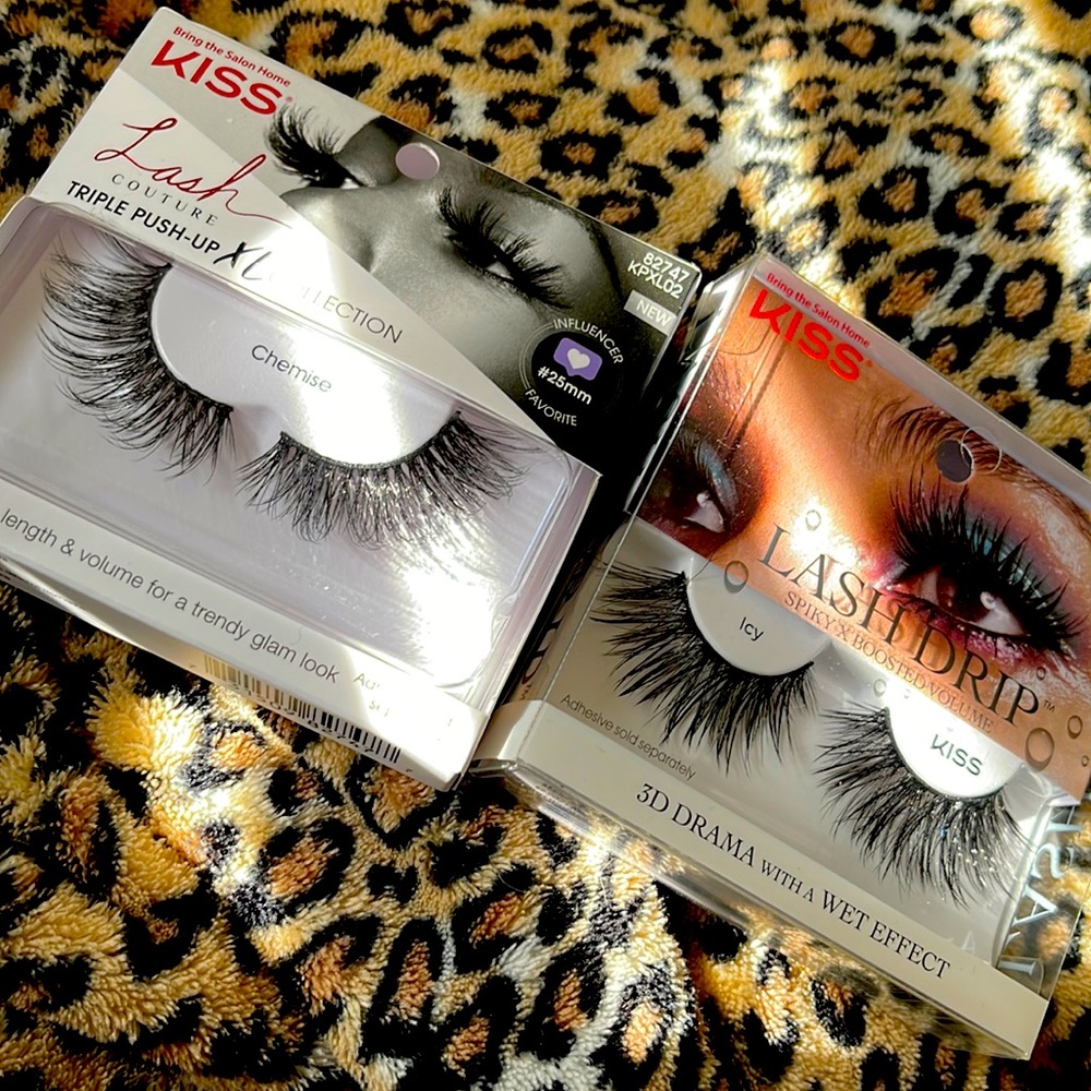 Kiss two set of brand new dramatic lashes. Lash drip and triple push up